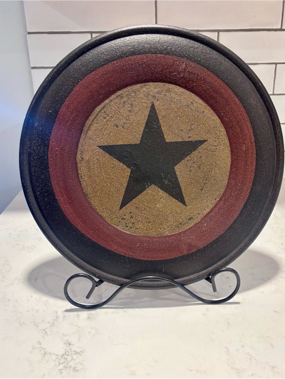 Rustic Star Accent Plate - Black, Red, Tan